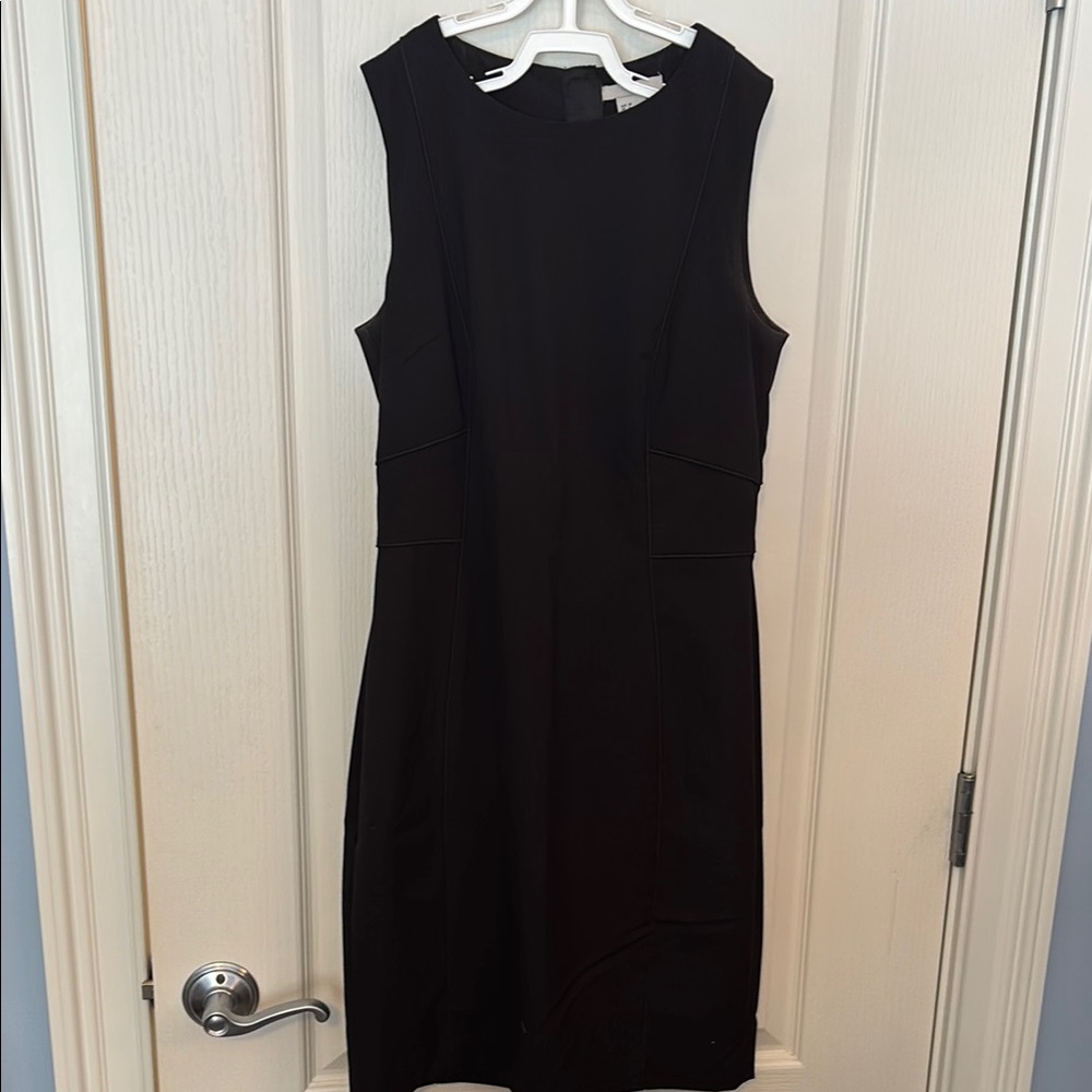 H&M, fully lined Elegant Black Sleeveless Dress. Size8
